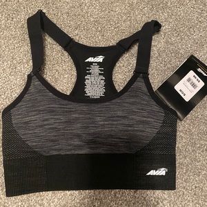 Seamless sports bra